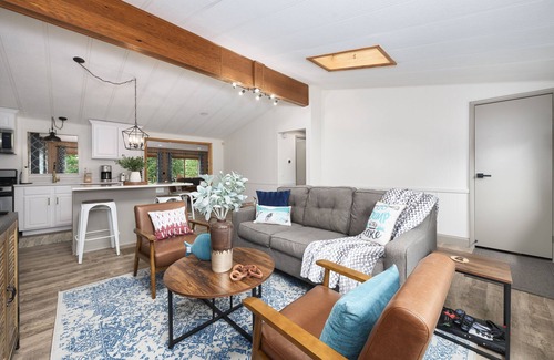 Gobles Casa | Sweet Lake House! Updated 5BR Lake Home, Close to Lake Michigan, Beaches, Skiing