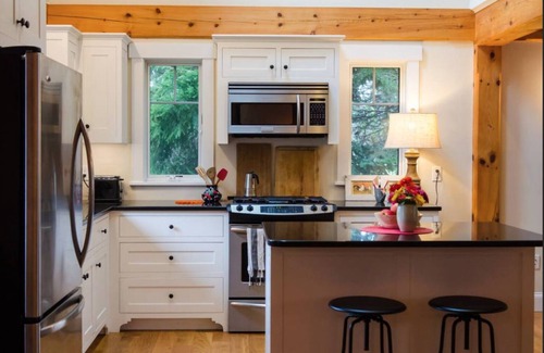Oak Bluffs Casa | Sweet Little Post & Beam