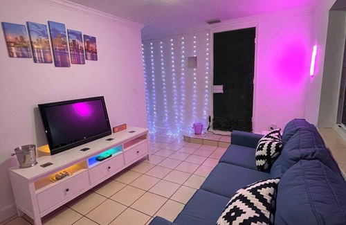 West Little River Apartamento | Sweet Miami Apartment Getaway - Curated for Fun Vibes