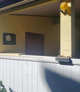 Faaa Cama Y Desayuno | Sweet Mini Dortoir sur notre terrasse couverte pour vos transits entre deux vols by Kohutahia Lodge, 7 min by car to airport and town