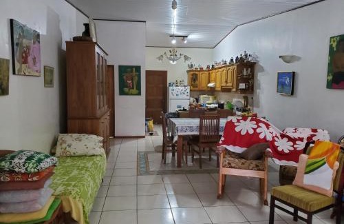 Faaa Cama Y Desayuno | Sweet Mini Dortoir sur notre terrasse couverte pour vos transits entre deux vols by Kohutahia Lodge, 7 min by car to airport and town