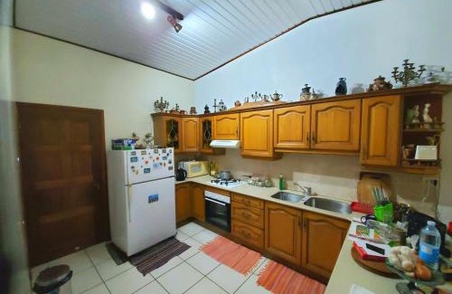 Faaa Cama Y Desayuno | Sweet Mini Dortoir sur notre terrasse couverte pour vos transits entre deux vols by Kohutahia Lodge, 7 min by car to airport and town