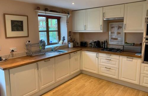 Frome Casa | Sweet Modern Country Cottage with Garden