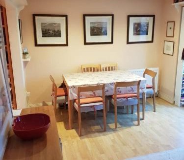 Frome Casa | Sweet Modern Country Cottage with Garden