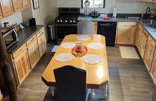 Laurelville Cabaña | Sweet Nell’s Cozy Cottage with hot tub in the heart of Hocking Hills.