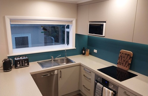 Richmond Casa | Sweet on Sutton, lovingly renovated three bedroom home with modern conveniences.