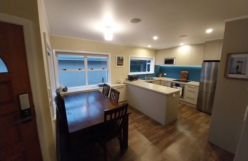 Richmond Casa | Sweet on Sutton, lovingly renovated three bedroom home with modern conveniences.
