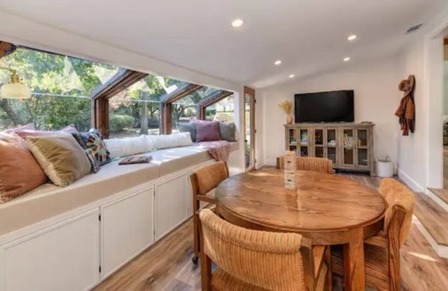 Loomis Casa | Sweet Pea’s Cottage: 45mins to the SNOW! Dog Friendly. 3bed/2bath
