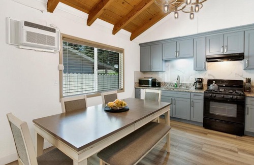 Big Bear Lake Casa | Sweet Retreat 2- Cozy Relaxing Resort Cottage
