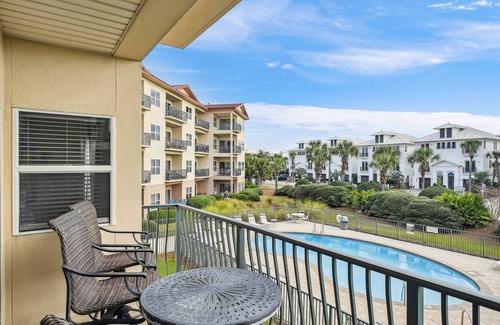 Frangista Beach Condominio | Sweet Retreat @ Emerald Waters | Steps to Beach & Pool | FREE Fun Pass | Summer Special!