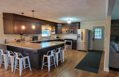 Sugar Grove Casa | SWEET RETREAT! Pool-side mountain view and spa.