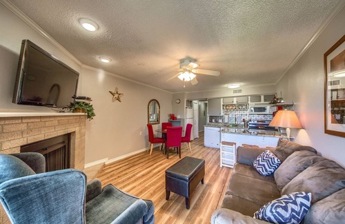 New Braunfels Condominio | Sweet Retreat RRC A203 2 Bedroom Condo by RedAwning