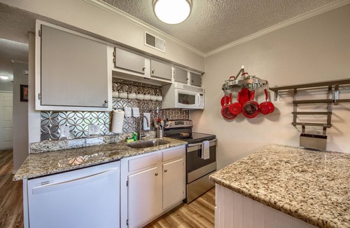 New Braunfels Condominio | Sweet Retreat RRC A203 2 Bedroom Condo by RedAwning