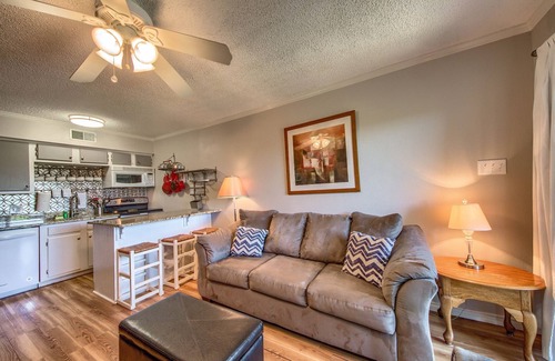 New Braunfels Condominio | Sweet Retreat RRC A203 2 Bedroom Condo by RedAwning