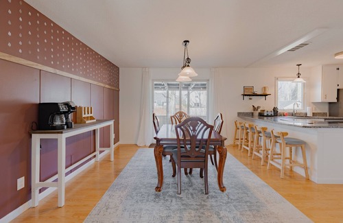 Midland Casa | Sweet Retreat W/ 2 King Rooms - Pet & Family Friendly! Fenced in yard