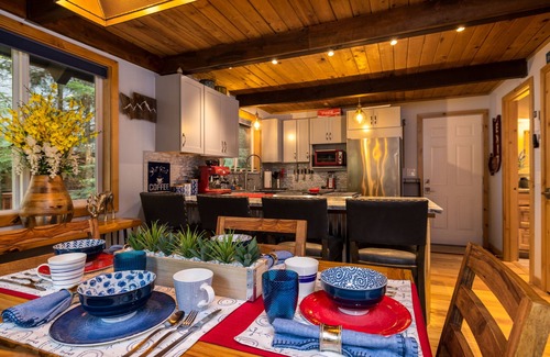 Glacier Cabina | Sweet Romantic Cabin, private hot tub. Perfect for a couples getaway.