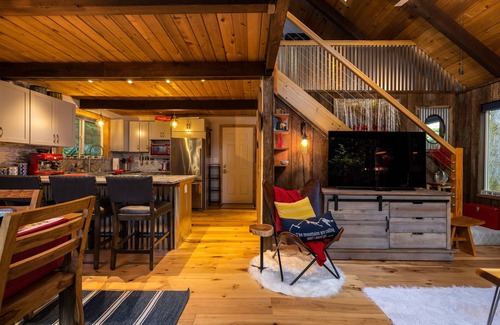 Glacier Cabina | Sweet Romantic Cabin, private hot tub. Perfect for a couples getaway.