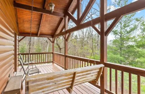 Trenton Casa | Sweet Seclusion at Cabins in the Clouds