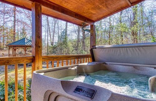 Sevierville Casa | Sweet Seclusion, Hot Tub, Air Hockey, WIFI, 685 FREE tickets each paid day
