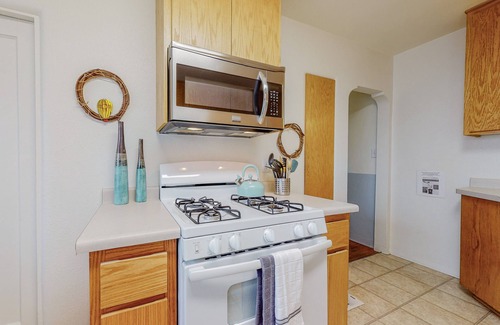 Nob Hill Condominio | Sweet simple 2bd/1ba in Nob Hill
