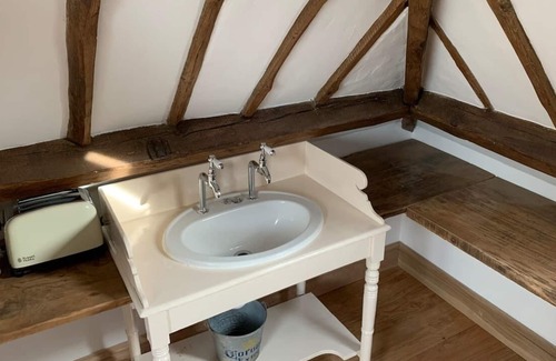 Chichester Casa | Sweet small barn with Tennis court, near Goodwood