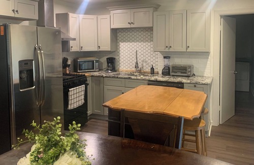 Prairie Grove Casa | Sweet Summit house! Clean, cozy, quiet and close to everything! 20 min to U of A
