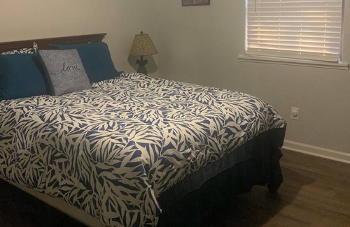 Prairie Grove Casa | Sweet Summit house! Clean, cozy, quiet and close to everything! 20 min to U of A