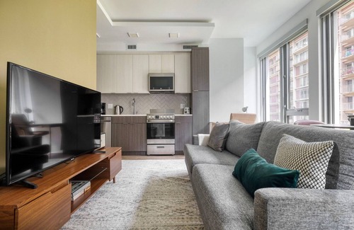 Southwest Federal Center Apartamento | Sweet SW Waterfront 1BR w/ Gym & Roof Pool, nr Train, by Blueground