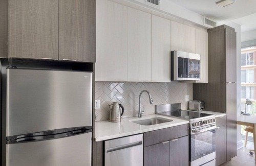 Southwest Federal Center Apartamento | Sweet SW Waterfront 1BR w/ Gym & Roof Pool, nr Train, by Blueground