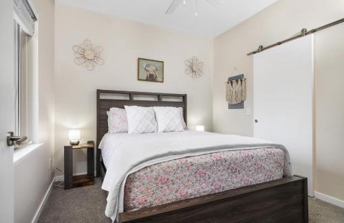 Traverse City Apartamento | Sweet Tart Spot - Cozy TC Condo - Pet Friendly