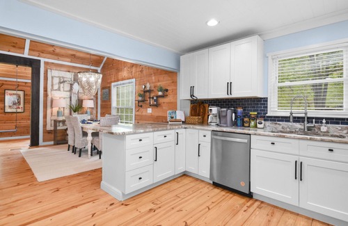 Ellijay Casa | Sweet Tea Retreat up on the hill in Cossawattee River Resort Ellijay