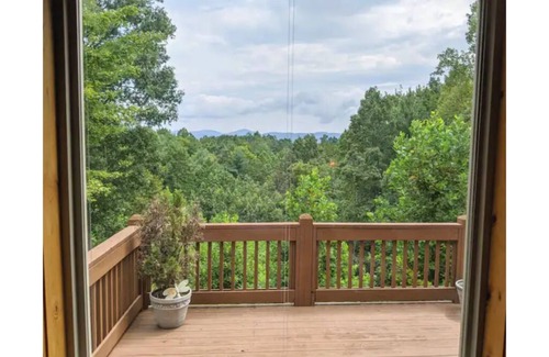 Boomer Cabina | Sweet Water Lodge -Beautiful Cabin in NC Mountains