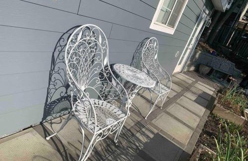 Salmon Arm Apartamento | Sweetest Suite Downtown