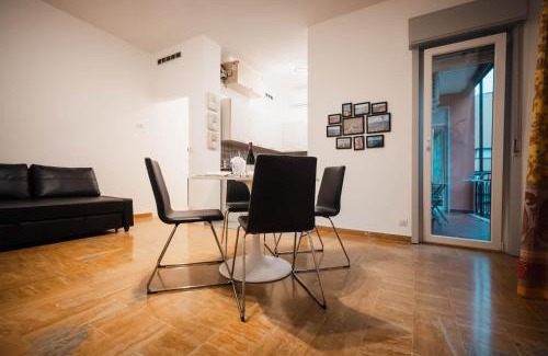 Erba Apartamento | SweetHome Ampio bilocale in centro con parcheggio gratuito coperto vicino a stazione Como-Milano
