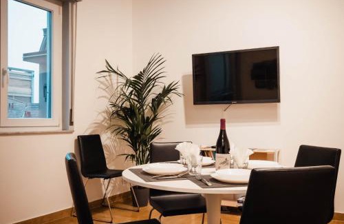 Erba Apartamento | SweetHome Ampio bilocale in centro con parcheggio gratuito coperto vicino a stazione Como-Milano