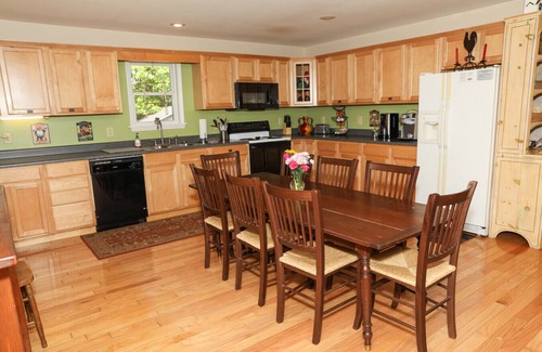 Burks Fork Cabina | Sweetwater Cabin by Buffalo Mountain Getaway