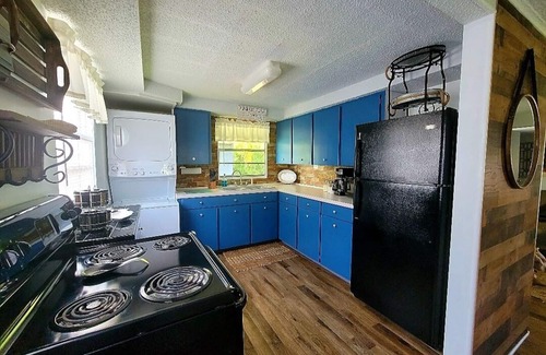 Inverness Cabaña | Sweetwater Cottage - Waterfront and Pet Friendly! Canoe and kayaks provided!