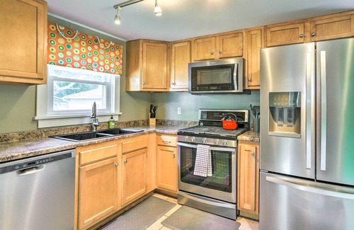 Port Clinton Cabaña | 'Sweetwater Hideaway' - Blocks to Lake Erie!