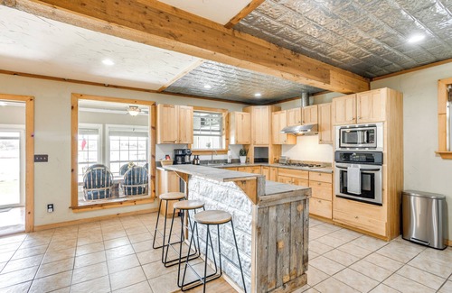 Sweetwater Casa | Sweetwater Lake House w/ Covered Patio!