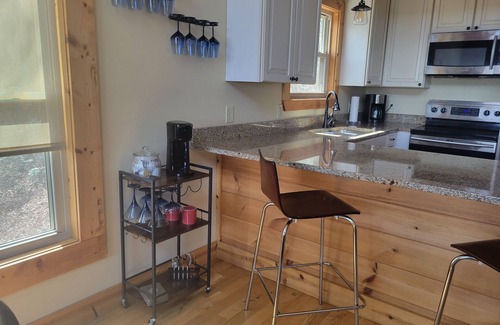 Boomer Cabina | Sweetwater Lodge, Waiting for You! Motorcycle Friendly w/Poker Table in Gameroom