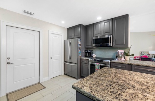 Estero Casa | SWFL Winter Retreat! HUGE Pool 25min to the beach!