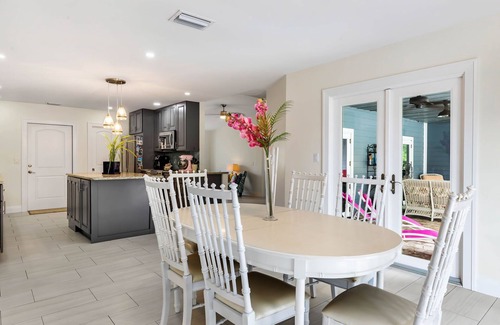 Estero Casa | SWFL Winter Retreat! HUGE Pool 25min to the beach!