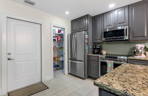 Estero Casa | SWFL Winter Retreat! HUGE Pool 25min to the beach!