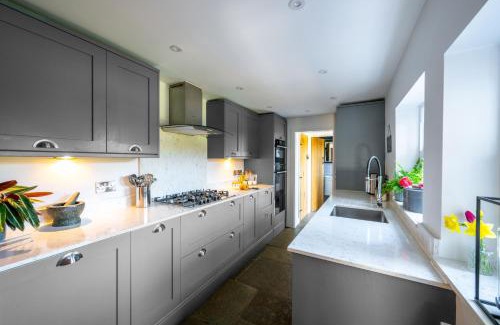 Thorpe St Andrew Casa | Swift Host - Flint Cottage - 2 Bedroom - Close to River - Parking