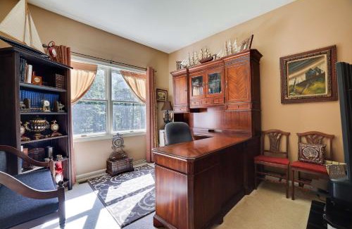 Swiftwater Casa | Swiftwater 4BR Home with Fireplace & Backyard