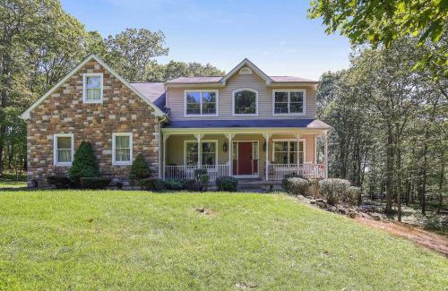 Swiftwater Casa | Swiftwater 4BR Home with Fireplace & Backyard