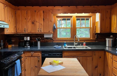 Hayward Cabina | Swim/Fish/Kayak at Frost Glow Lodge on Spider Lake!