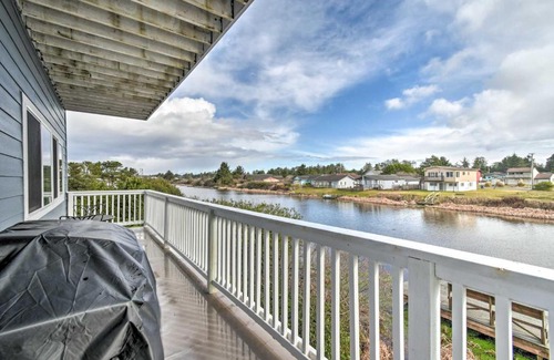 Ocean Shores Apartamento | Swim, Hike and Fish Canalfront Gem in Ocean Shores