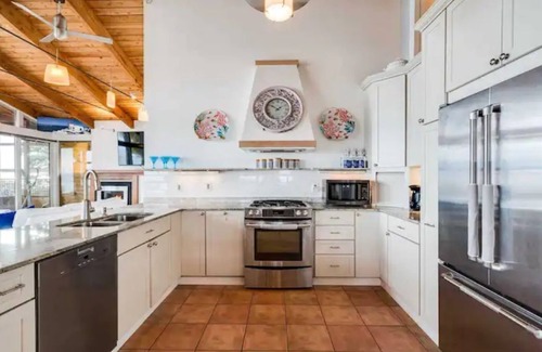 Fort Erie Cabaña | Swim Spa cottage on a Private Beach