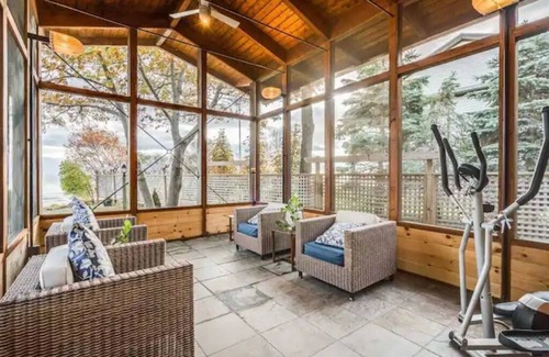 Fort Erie Cabaña | Swim Spa cottage on a Private Beach